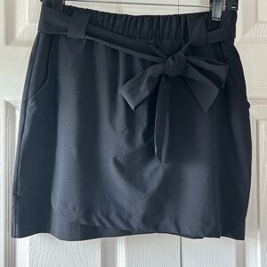 ATHLETA  Size S women’s skort with tie waist